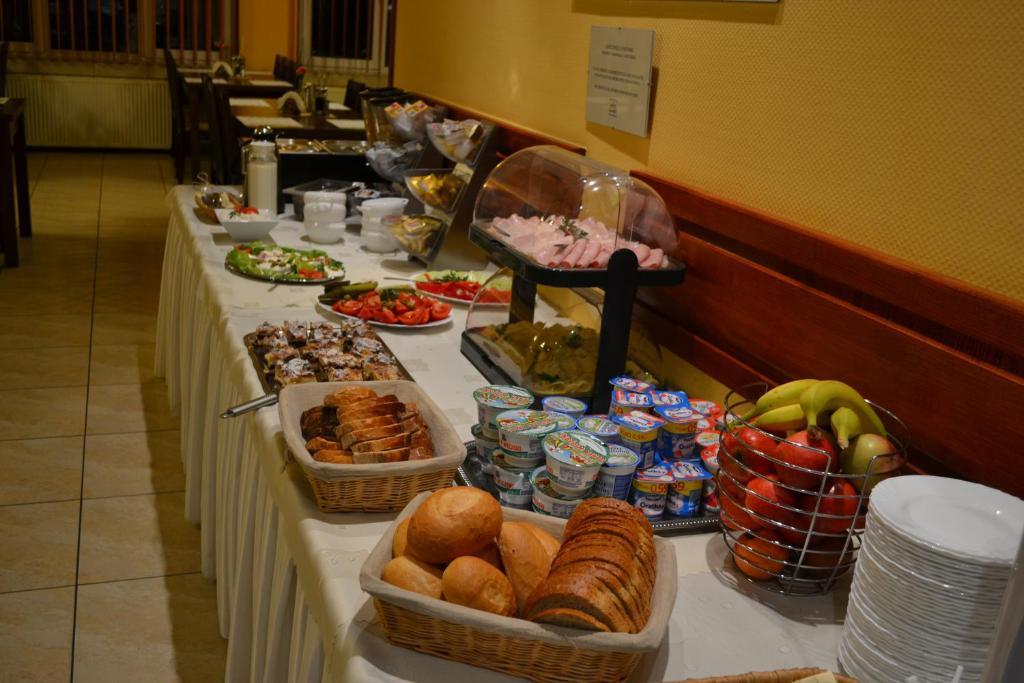 Hotel Gambit I Restauracja Cieszyn Cieszyn  Dış mekan fotoğraf